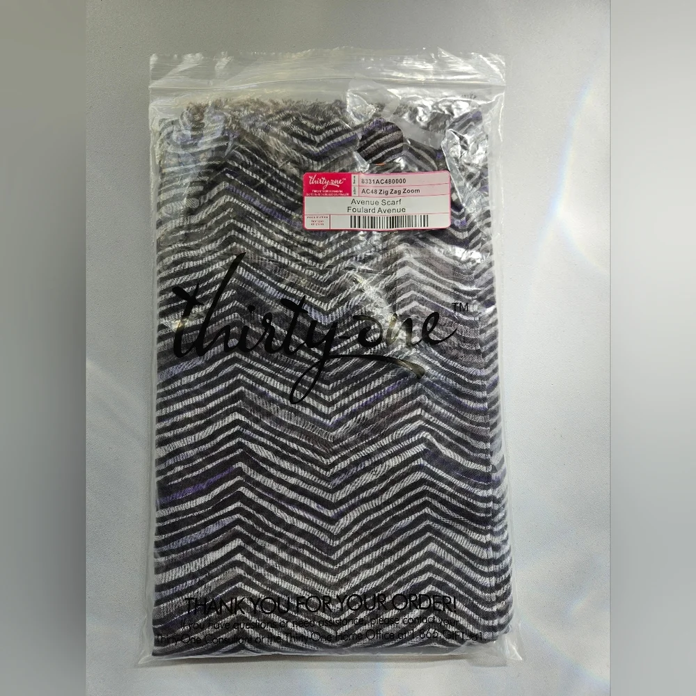 NWT THIRTY-ONE Zig Zag Zoom Avenue Scarf | SZ 74
